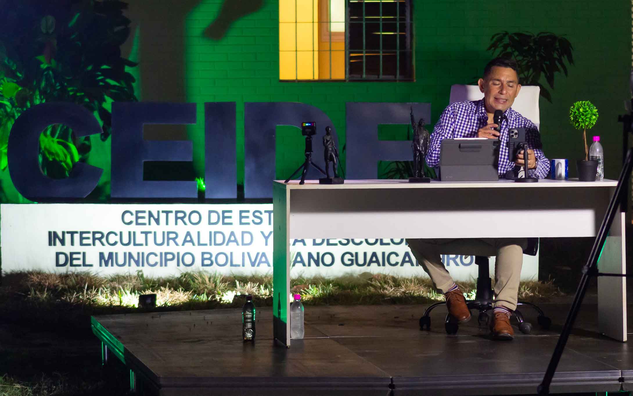 El alcalde Farith Fraija anuncia los nuevos sorteos del programa "Mucho que Contar".