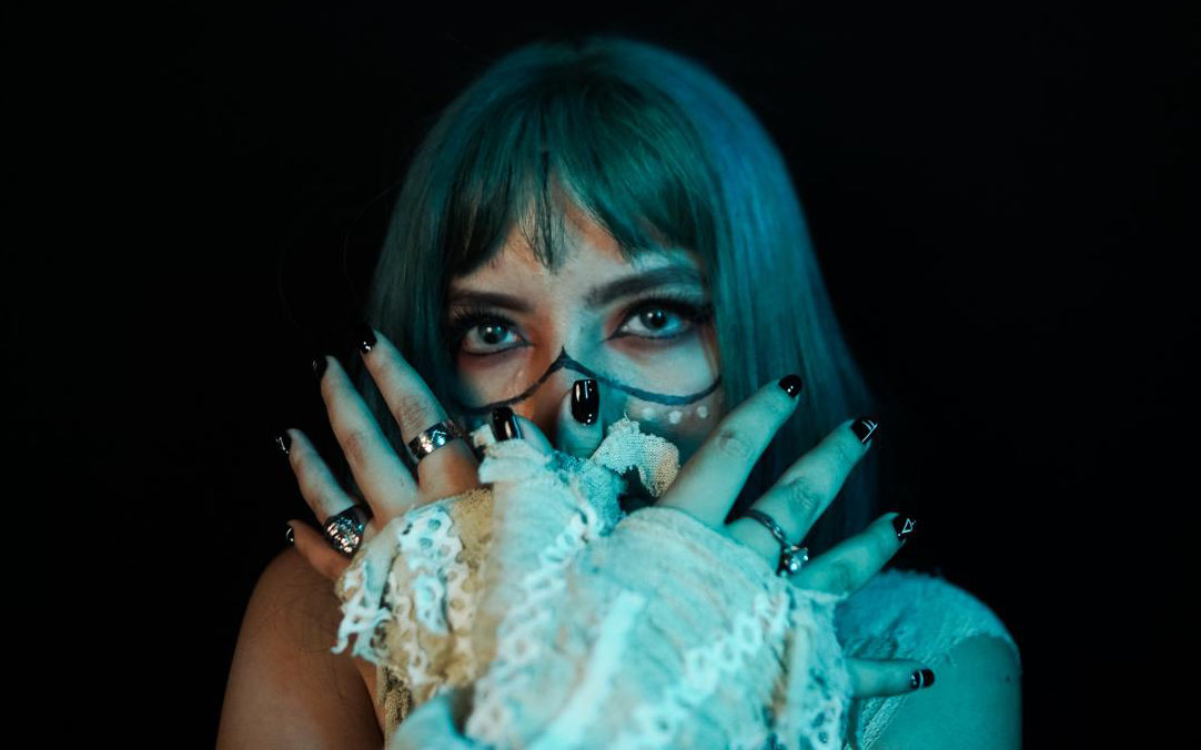 May Boom, artista urbana/alternativa, cautiva con su último lanzamiento "Verano".