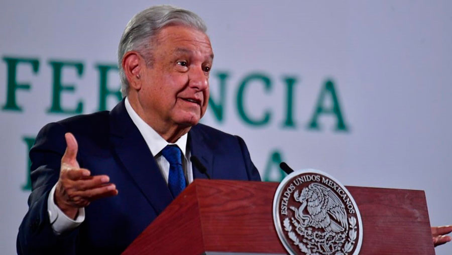López Obrador llama a respetar la "democracia" en Venezuela
