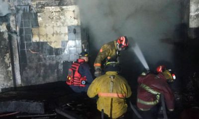 Funcionarios del Sistema Nacional apagan incendio en La Guaira
