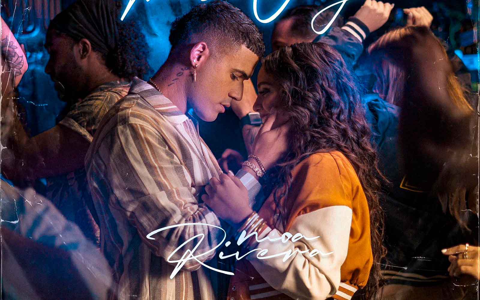 Moa Rivera, cantante puertorriqueño, capturando la esencia vibrante y apasionada de Puerto Rico en su videoclip de "I Want It That Way" versión salsa.