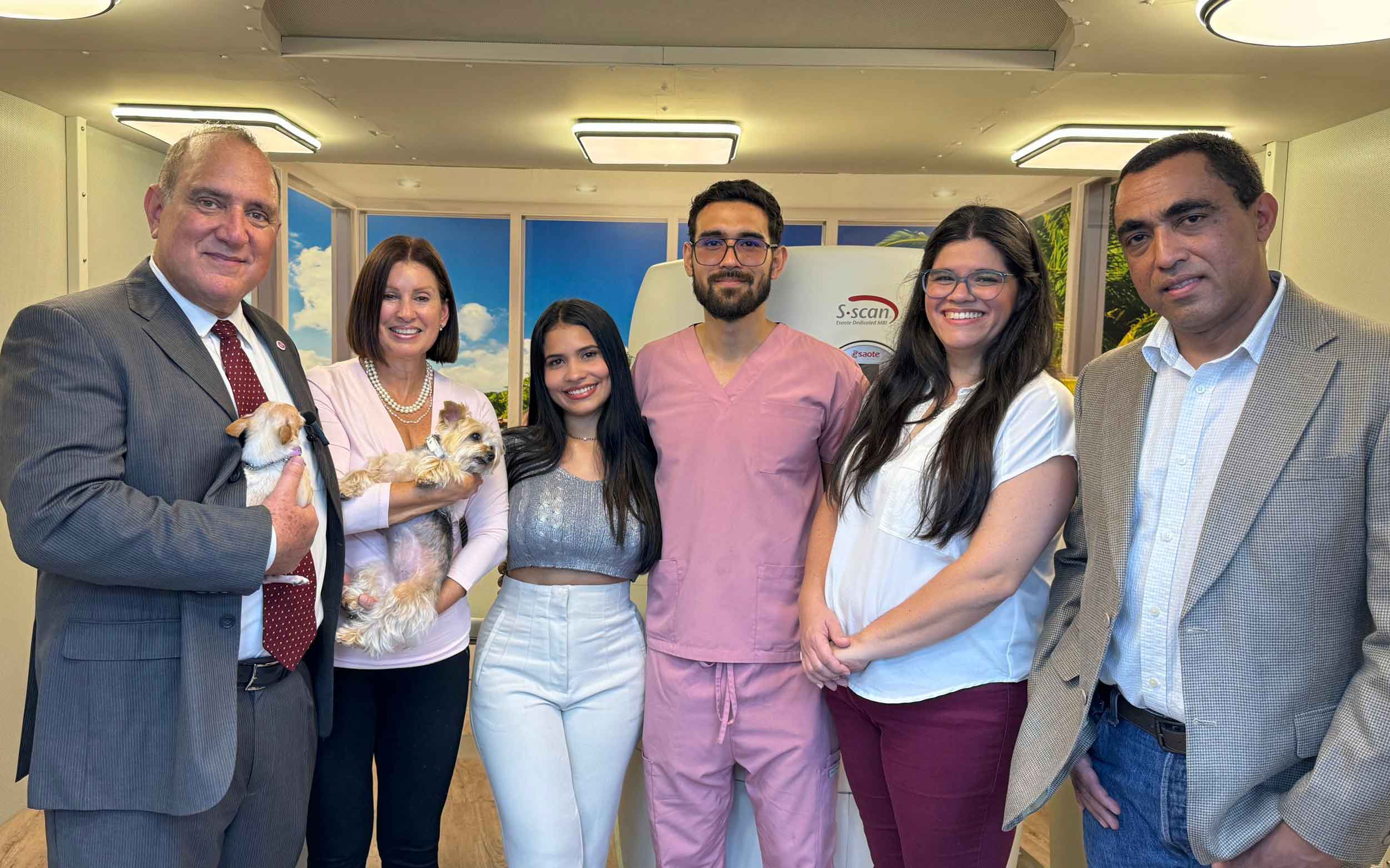 Presentación del primer resonador magnético veterinario en Venezuela por Egoavil Sardiñas.