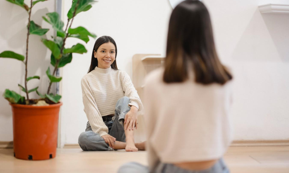 Karla Carbajal, coach energética mexicana, comparte su sabiduría en un evento de Vida Canela.