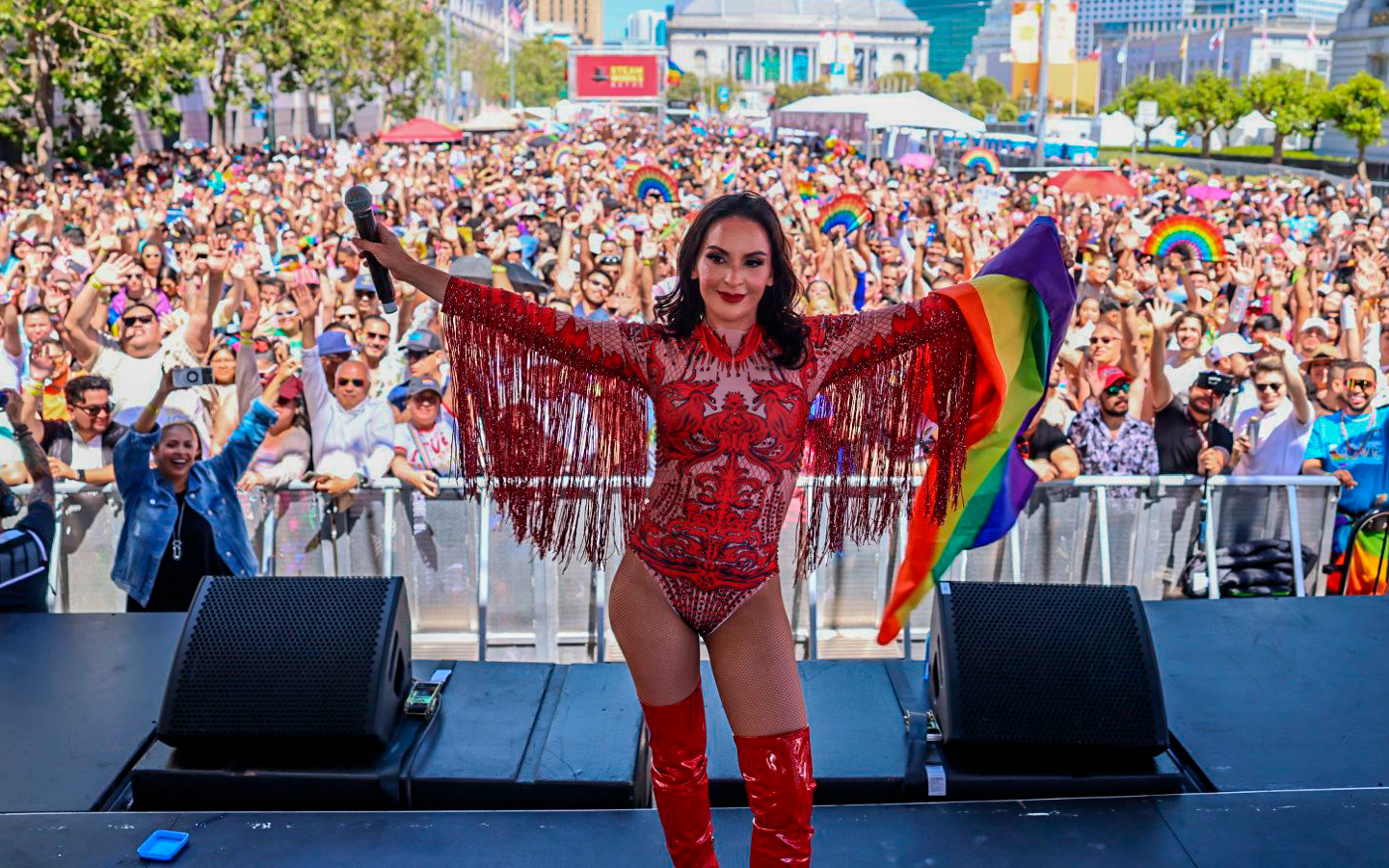 Kitty Soucre en su inolvidable actuación en el San Francisco Gay Pride.