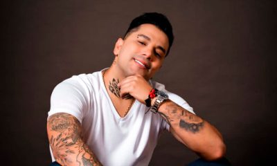 El cantante venezolano Bandy sorprende a sus seguidores con un cambio radical tras someterse a procedimientos estéticos. La reacción en redes sociales es diversa, generando tanto apoyo como críticas.