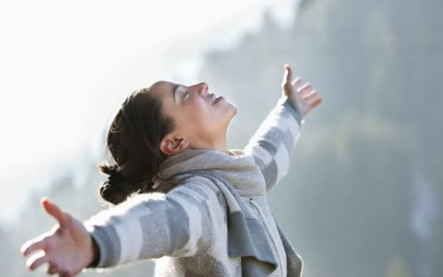 Lumhaniel promueve el equilibrio energético y emocional como base para transformar la realidad.