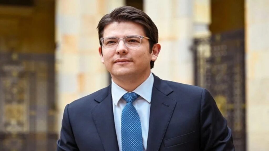 Condenan a siete años al menor que atentó contra Uribe Turbay