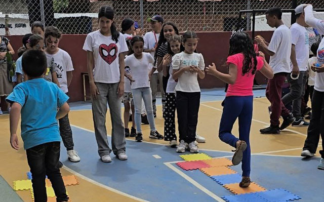 La inauguración del programa +Realidades -Pantallas atraerá a familias y jóvenes con diversas actividades recreativas.