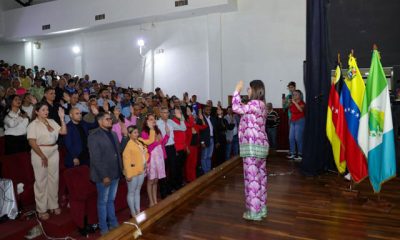 La alcaldesa Jennifer Mujica durante la juramentación de su nuevo gabinete.