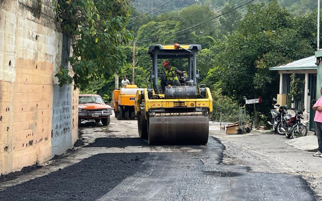 El plan de asfaltado en El Vigía y Quebrada de la Virgen mejora la conectividad entre comunidades populares de Los Teques.
