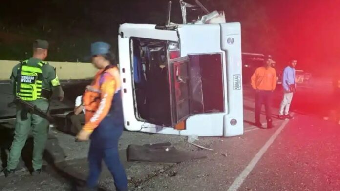 Accidente en autopista José Antonio Páez dejó 23 heridos