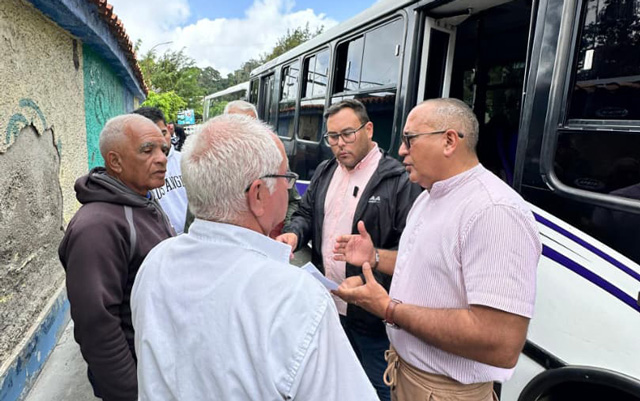 El alcalde Edgar Laya encabezó la entrega de la nueva concesión de transporte en la ruta Figueroa–Coche–Redoma.