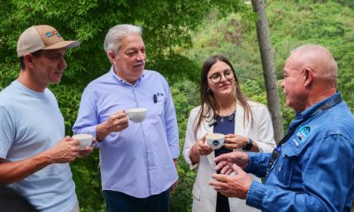 La alcaldesa Jennifer Mujica junto al gobernador Elio Serrano y el ministro Luis Villegas durante el Encuentro de los Sectores Productivos de Carrizal.