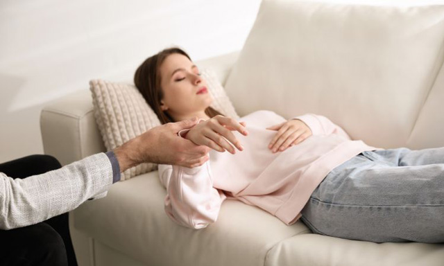 Lumhaniel comparte técnicas de hipnosis y autohipnosis para mejorar la salud y reconectar con la energía vital.