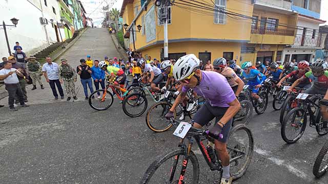 El mexicano Rafael Escárcega celebró su triunfo en La Azulita, consolidándose como campeón absoluto de la XXVIII edición