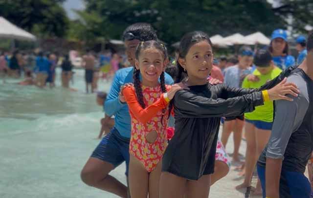 Niños de Los Salias disfrutaron de piscinas y toboganes durante la jornada en el Parque Acuático de Maracay