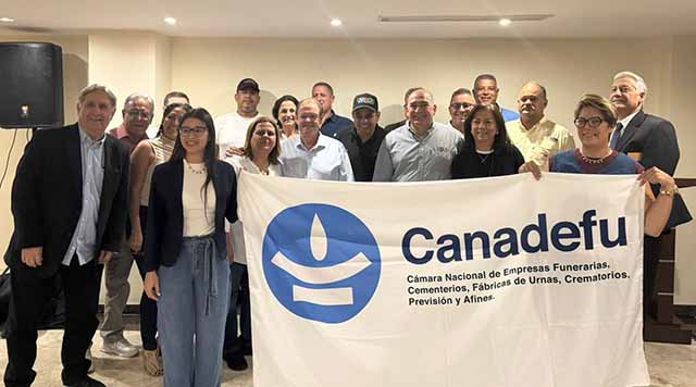 Empresarios del sector funerario participan en jornada de Canadefu para revisar anteproyecto de regulación en Hotel Shelter Suites, Caracas.