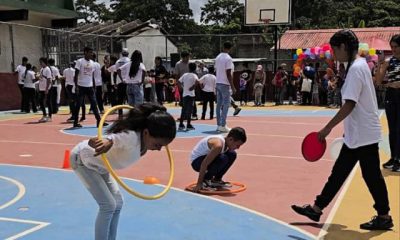 Niños y niñas de Cecilio Acosta disfrutaron de la jornada inaugural del Plan Vacacional Venezuela Ríe 2025 en Guaicaipuro.