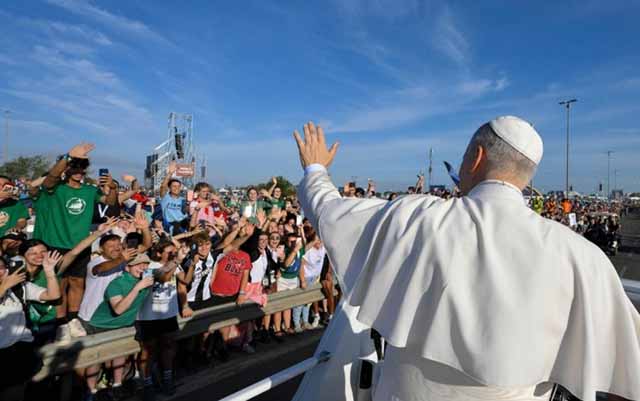 El Papa León XIV durante la celebración eucarística del Jubileo 2025, acompañado por miles de jóvenes en el Circo Máximo de Roma.