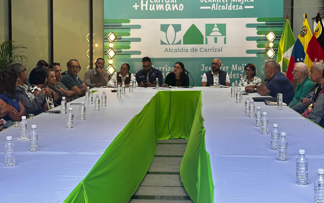La alcaldesa Jennifer Mujica se reunió con empresarios de centros comerciales para impulsar la inversión y el desarrollo económico de Carrizal.