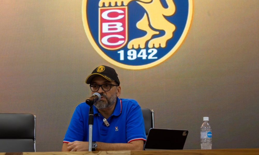 Carlos Escobar deja la presidencia de los Leones del Caracas