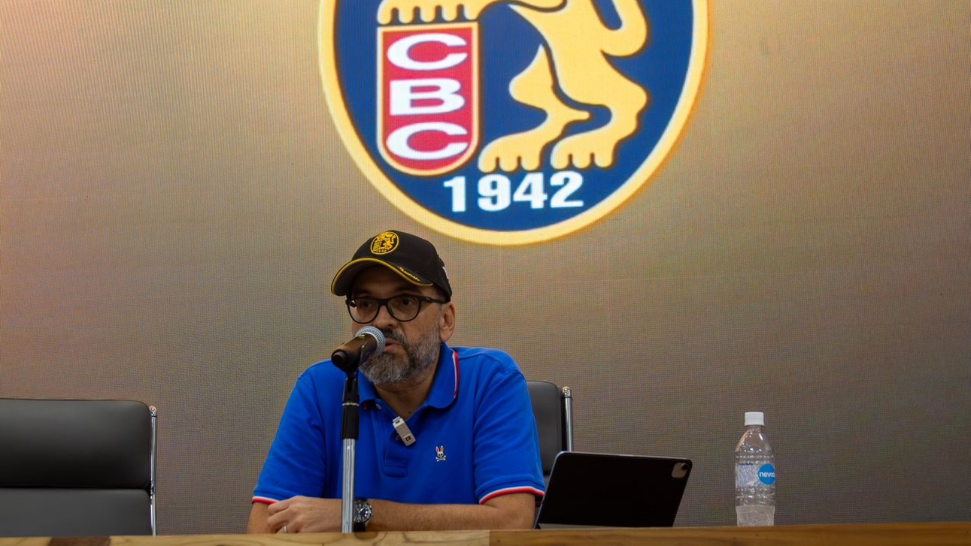 Carlos Escobar deja la presidencia de los Leones del Caracas