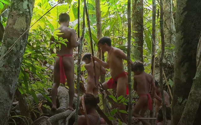 Shabono Yanomami en el Amazonas, símbolo de comunidad y espiritualidad indígena.