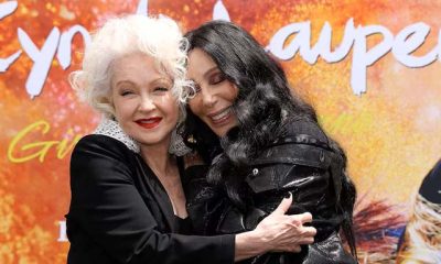 Cyndi Lauper junto a Cher