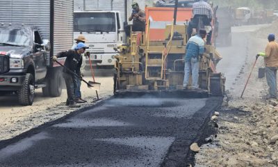 Maquinaria en acción durante la rehabilitación de la vía en el sector La Ceibita, Tabay, municipio Santos Marquina.