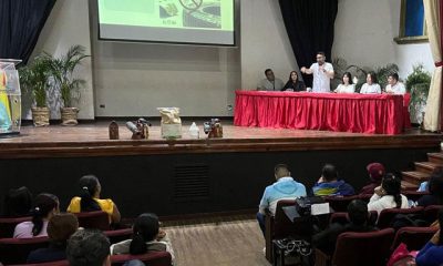 El alcalde Farith Fraija durante su intervención, promoviendo la responsabilidad comunitaria en la prevención del dengue.