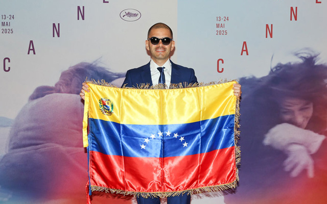 El director Carlos Daniel Alvarado durante su participación en el Festival de Venecia 2025.