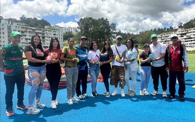 “El encuentro entre jóvenes talentos y celebridades fue un gran atractivo del evento.”