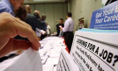 El mercado laboral de Estados Unidos muestra señales de estancamiento y sectores clave reducen vacantes.