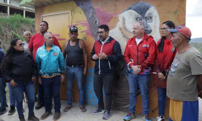 El alcalde Farith Fraija acompañó a los vecinos de Colinas del Ángel en la inauguración del nuevo cuarto de aseo.