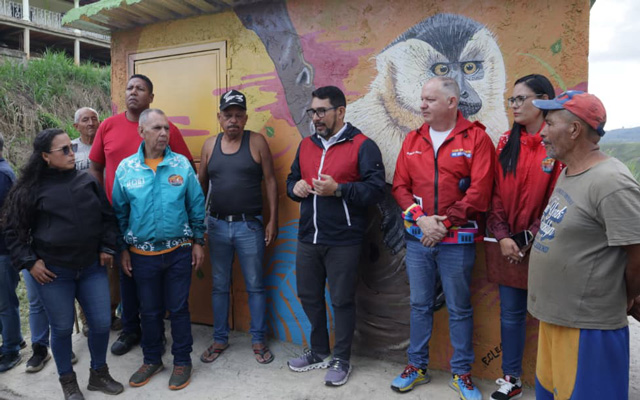 El alcalde Farith Fraija acompañó a los vecinos de Colinas del Ángel en la inauguración del nuevo cuarto de aseo.