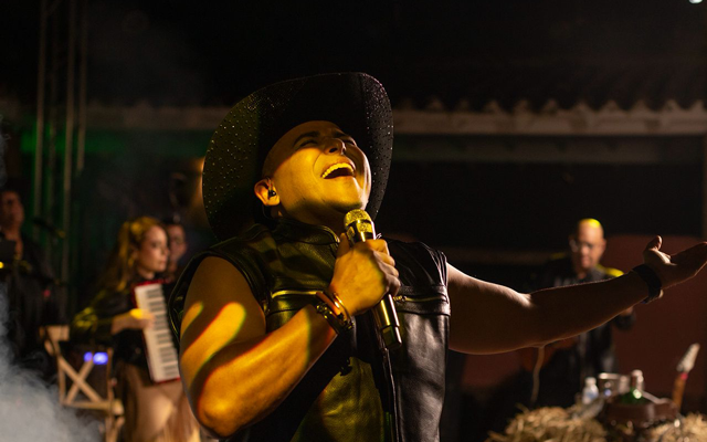 JC Rey y BSJ durante la grabación del videoclip “Para llegar a ti” en las playas de Mazatlán.
