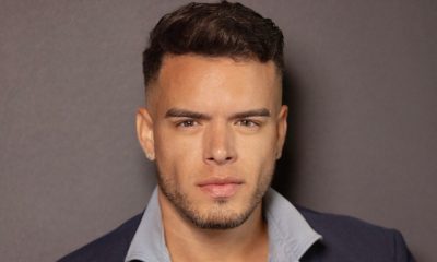 Omar Alonzzo durante el lanzamiento de ELEVA Podcast en Miami World Center, junto a personalidades del ámbito artístico y empresarial.