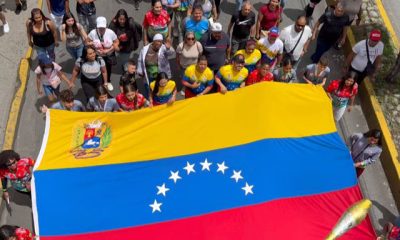 “Desfile inaugural de los XIX Juegos Comunales Guaicaipuro 2025, donde los jóvenes brillan con su talento.”