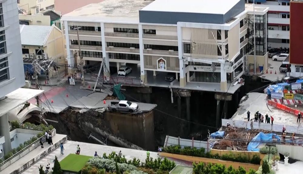 Gran socavón frente a hospital en Bangkok provoca evacuación