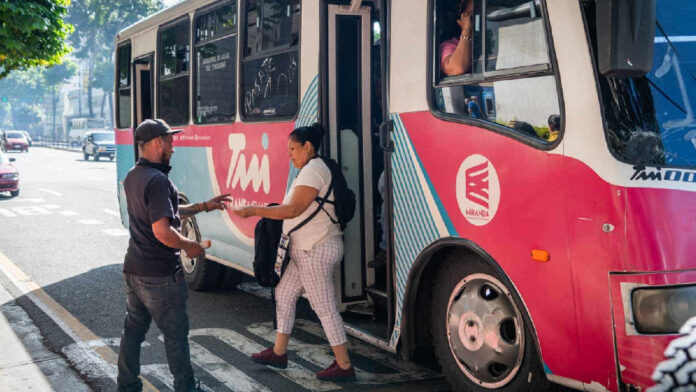 Gobierno ajusta tarifa del pasaje urbano a 40 bolívares