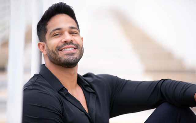 Roberto Jaramillo celebra su primer stand-up comedy como un homenaje a sus seguidores y a su trayectoria artística.