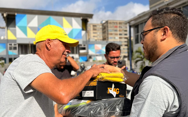 alcalde Edgar Laya junto a los cuadrilleros equipados para el inicio del operativo de desmalezamiento en Los Salias.