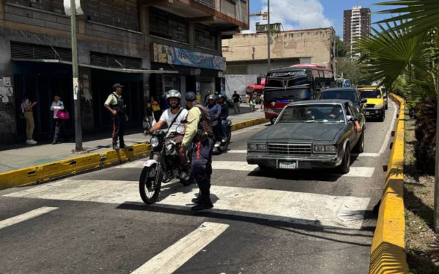 Operativo de seguridad vial en Guaicaipuro. Imagen de la campaña “Si enciendes tu moto, no apagues tu vida”.