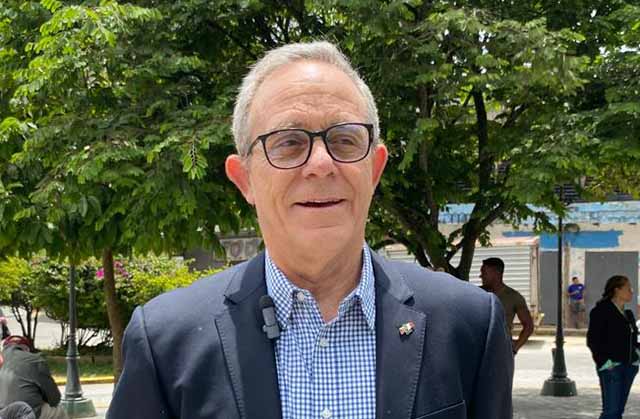 Carlos Villino, presidente de Dienplex Venezolana, lidera la innovación en productos plásticos extruidos, incluyendo las exclusivas mangueras Riflex