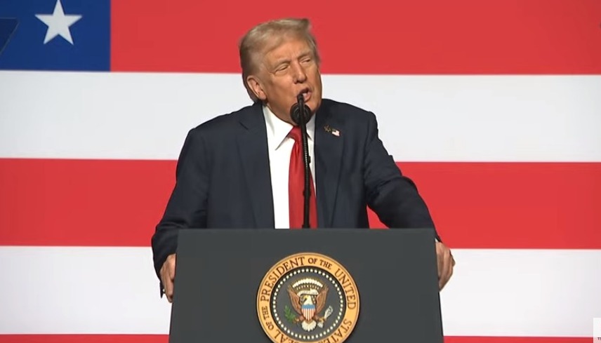 Trump revela envío de submarinos nucleares de EE. UU.