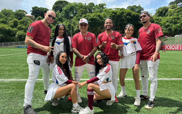 Jugadores y bailarines del Lucas Futsal animan el rodaje de “Guerrero Vinotinto” en Caracas.