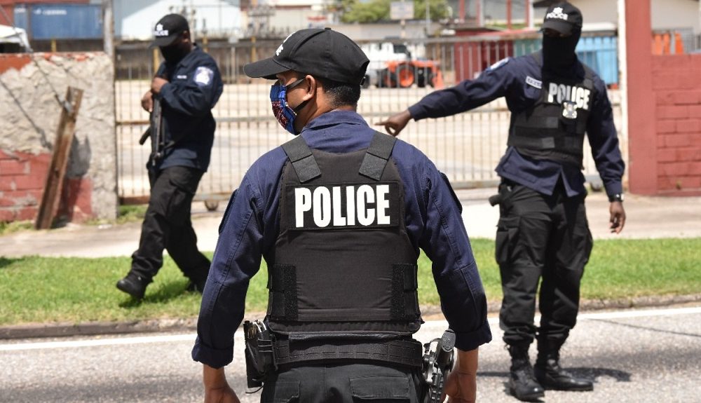 Arrestan a 25 migrantes venezolanos en un club nocturno