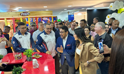 El alcalde de Guaicaipuro, Farith Fraija, durante la inauguración de la Expo Guaicaipuro Potencia 2025, rodeado de autoridades y expositores locales.