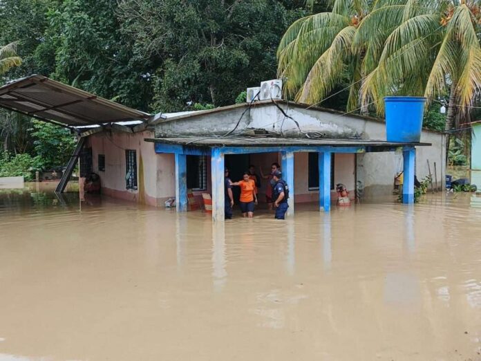 Fuertes lluvias causan anegaciones en el municipio Bolívar