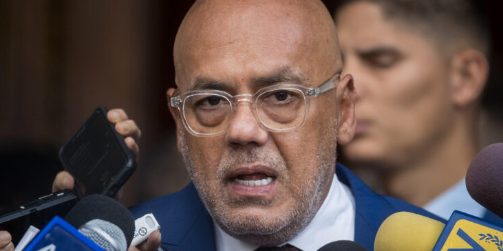 Jorge Rodríguez alerta sobre plan para colocar explosivos en la embajada de Estados Unidos en Caracas